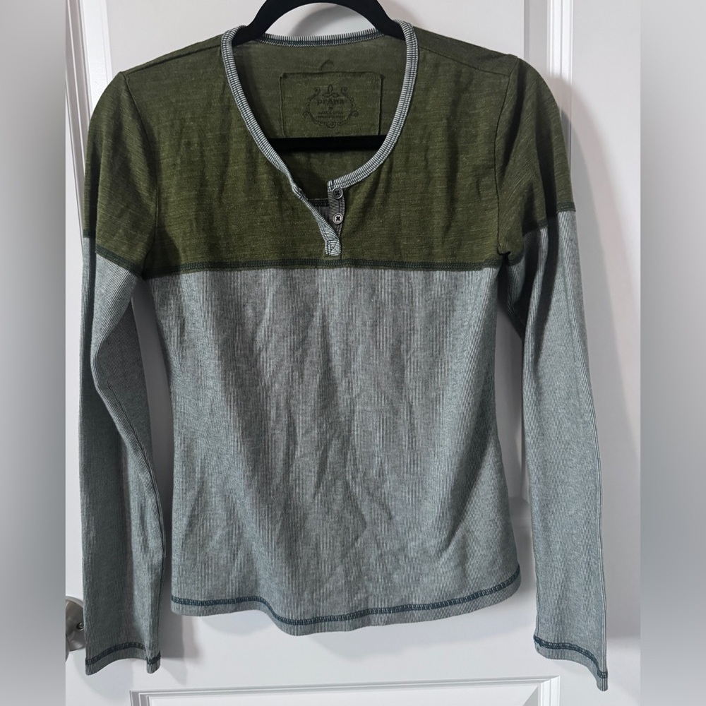 Prana Women’s Long Sleeve Shirt in Olive Size Medium